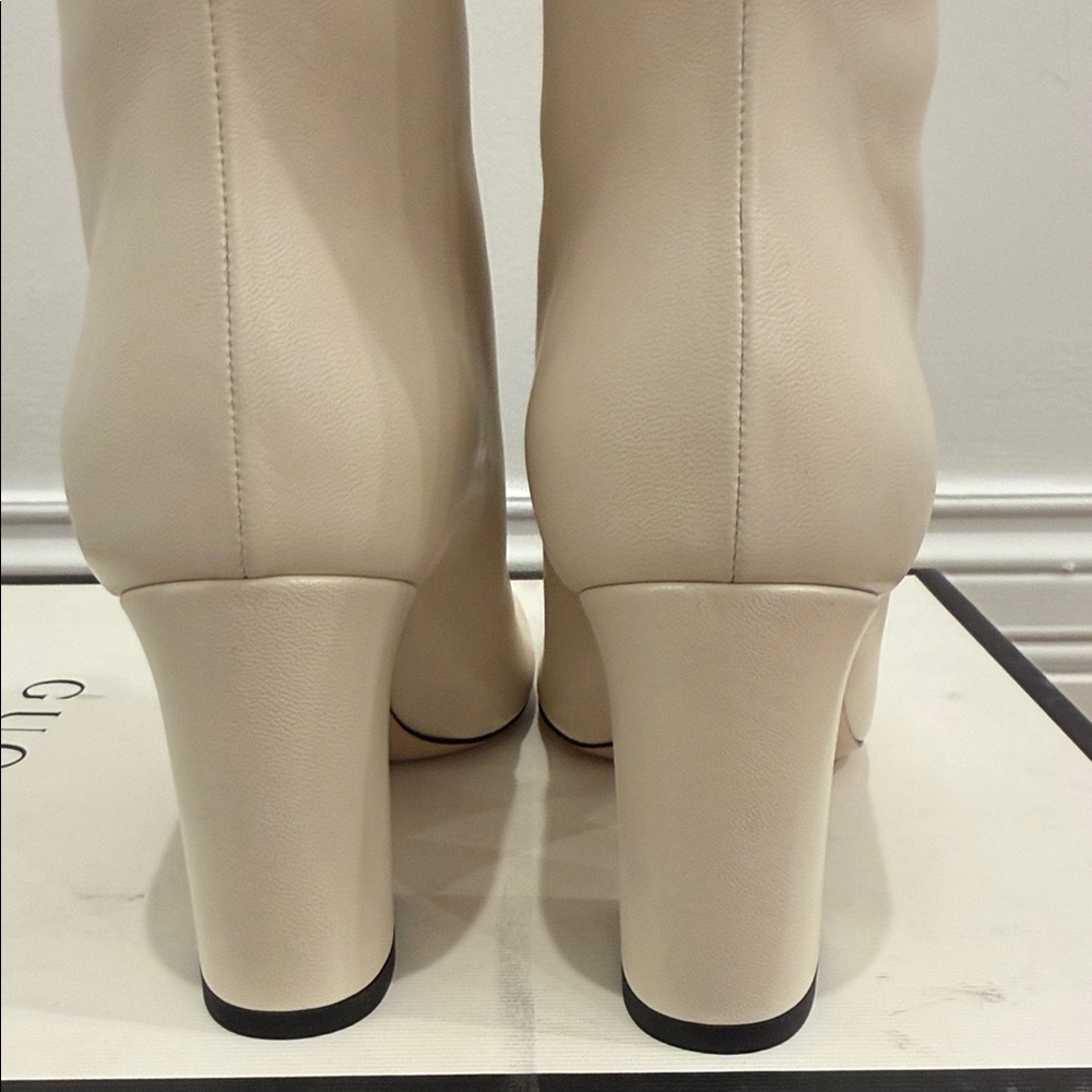 GUCCI Pearl Button Scalloped Ankle Boots Lambskin Leather Ivory 37 NWT - Picture 7 of 11